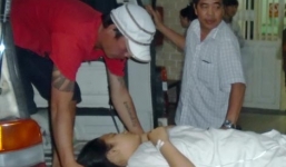 Bị người yêu cũ tạt axit, hai mẹ con bỏng nặng