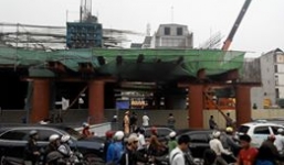 Hà Nội: Thép rơi trúng đầu, 1 người tử vong dưới chân dự án đường sắt trên cao