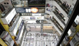 Vòng quanh khu mua sắm đầy tai tiếng Sim Lim Square, Singapore