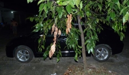 Bé gái chết bí ẩn trong ô tô đỗ ở bệnh viện