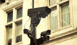 Camera ghi hình hai kẻ trộm đâm chết người khi bị truy đuổi