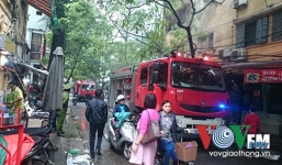 Thực khách hốt hoảng bỏ chạy vì nổ bình ga ở quán cà phê