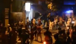 Cả phố hoảng loạn vì kẻ phê thuốc ôm bình gas