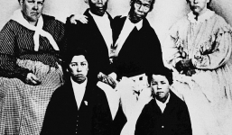 Cặp song sinh dính liền vẫn lấy vợ và sinh 21 người con 