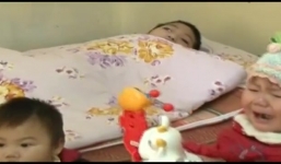 Tình mẫu tử phía sau song sắt (Phần 2)