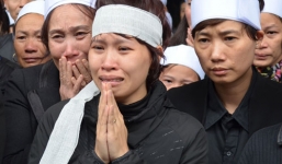 Đẫm nước mắt đưa tiễn nạn nhân tai nạn đường sắt trên cao