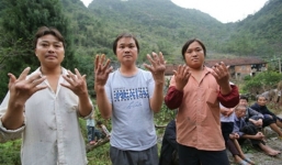 Trung Quốc: Cả làng bị mọc khối u, bóng nước