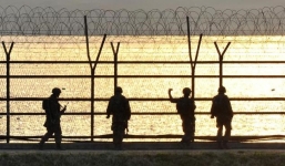 Hàn Quốc bắn cảnh cáo nhóm tuần tra biên giới Triều Tiên