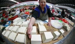 Trung Quốc: Mang 100 tấn đậu phụ nhiễm độc ra chợ bán