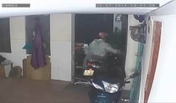 Tên trộm “tranh thủ” uống sữa và nghe nhạc ở nhà nạn nhân