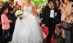 Đám cưới cổ tích của chàng trai từng bị dính liền với anh ruột