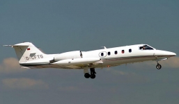 Máy bay phát nổ sau khi lao vào cần cẩu, 9 người thiệt mạng