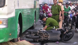 Một người phụ nữ tử vong vì va chạm với xe buýt