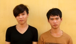 Chém vào tay, cướp xe máy của người đi đường