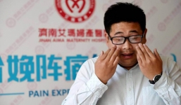 Bi hài chuyện đàn ông Trung Quốc trải nghiệm cảm giác... đau đẻ