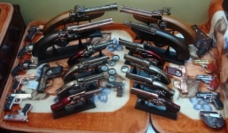 Hàng cấm: 'Súng khạc lửa', mua bao nhiêu cũng có