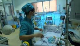 Bé sơ sinh văng ra khỏi bụng mẹ có thể xuất viện vào tuần sau