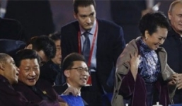 'Chiếc áo choàng' giúp Putin ghi điểm tuyệt đối với phụ nữ Trung Quốc