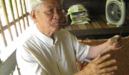 Thầy giáo 83 tuổi và bộ sưu tập hiện vật bài giảng độc đáo