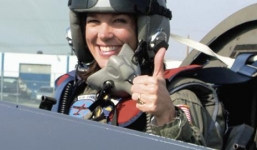 Video: Khoảnh khắc cực ấn tượng của phi công chiến đấu cơ