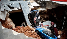 Lượng khách tăng đột biến sau sự cố hố tử thần 'nuốt' dàn siêu xe