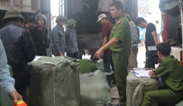 Video phá kho hàng lậu lớn nhất Móng Cái, khởi tố 10 đối tượng