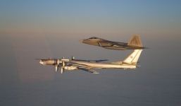 Máy bay ném bom Nga tuần hành gần lãnh thổ Mỹ