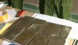 Hòa Bình: Bắt vụ vận chuyển 8 bánh heroin trong đêm