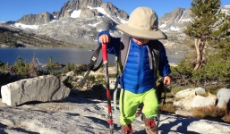 Bé hai tuổi đi bộ du lịch qua 40 bang nước Mỹ