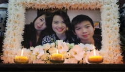 Nghẹn lòng giây phút tiễn đưa 3 mẹ con tử nạn MH17