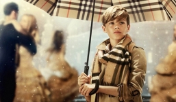 Một ngày làm mẫu, con trai David Beckham kiếm được 1,5 tỷ đồng