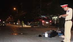 Hai xe máy đấu đầu cô gái bị văng xa hàng chục mét