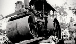 Tiết lộ màn biểu diễn bị đình chỉ của huyền thoại võ thuật Hà Châu