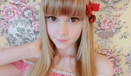 Cận cảnh cuộc sống 'vương giả' của búp bê sống 9x nổi tiếng 