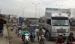 Nam thanh niên bị xe container cán chết vì vấp phải ổ gà