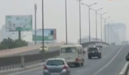 Đón trả khách ở đường cao tốc trên cao: Phạt cả người đi bộ và lái xe