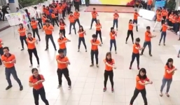 Màn đồng diễn nhảy Flashmod chào mừng Ngày nhà giáo Việt Nam 20/11