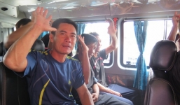 9 thuyền viên Việt Nam bị sóng đánh chìm trên biển về nước an toàn