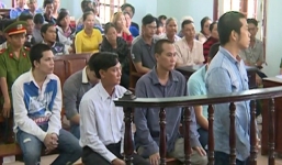 Không chịu trả nợ còn vác mã tấu đến hành hung chủ quán