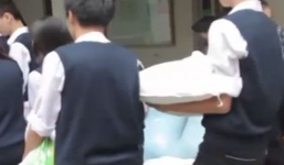 Trường học nhận gạo thay hoa, quà ngày 20/11