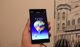 Cận cảnh 'quái vật' Lenovo Vibe Z2 Pro