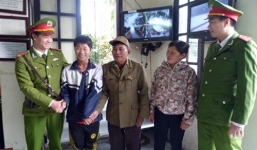Công an Hà Nội giúp bé trai lạc đường tìm lại người thân