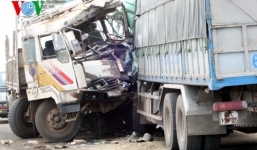 Xe tải đối đầu, một tài xế tử vong