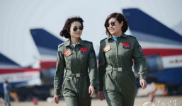 Những bóng hồng xinh đẹp của quân đội Trung Quốc