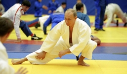 Tổng thống Nga Putin nhận đai đen 8 đẳng Karate