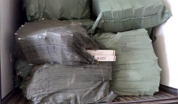 Đột kích kho hàng, thu giữ hơn 2.000 cây thuốc lá lậu