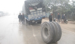 Clip: Tổng hợp những pha ô tô rơi bánh khi đang chạy