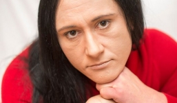 Cuộc sống khổ sở của 'người đẹp ngủ' nước Anh