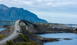 Chiêm ngưỡng “Cầu say” trên con đường nguy hiểm nhất thế giới?