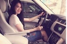 Ngọc Trinh khoe xế xịn thứ 2 có mặt tại Việt Nam gần 10 tỷ đồng?